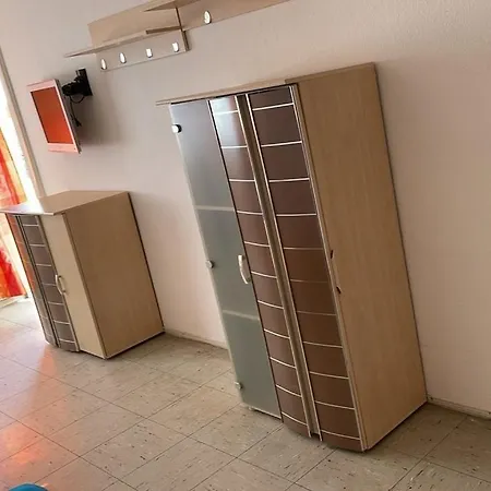 3-zimmer Fuer Monteure In Muehlenberg Lägenhet Hannover